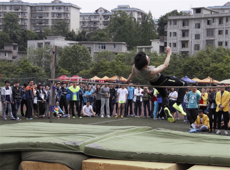 环境学院运动代表团参加我校第三十八届运动会